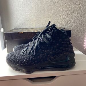 Nike Lebron XVII 17 Black Shoes size 8.5